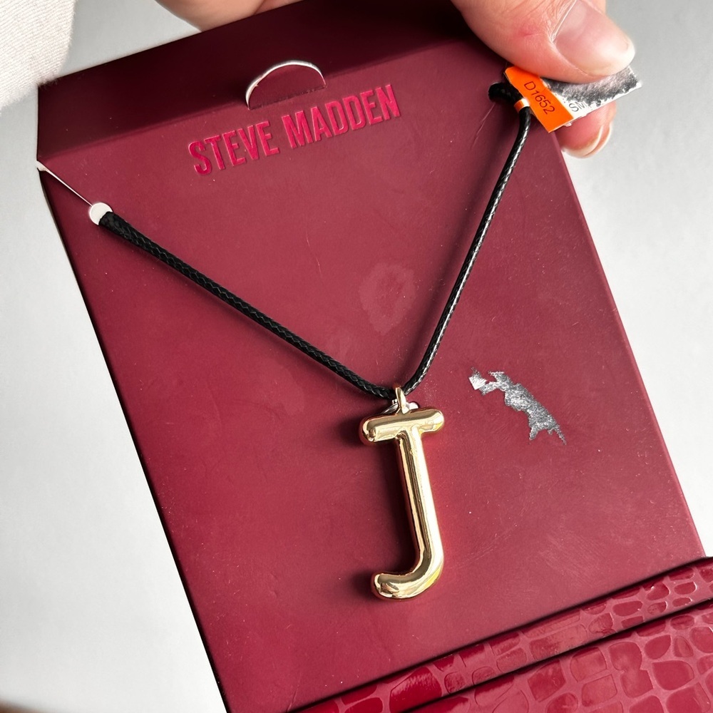 Steve Madden J necklace